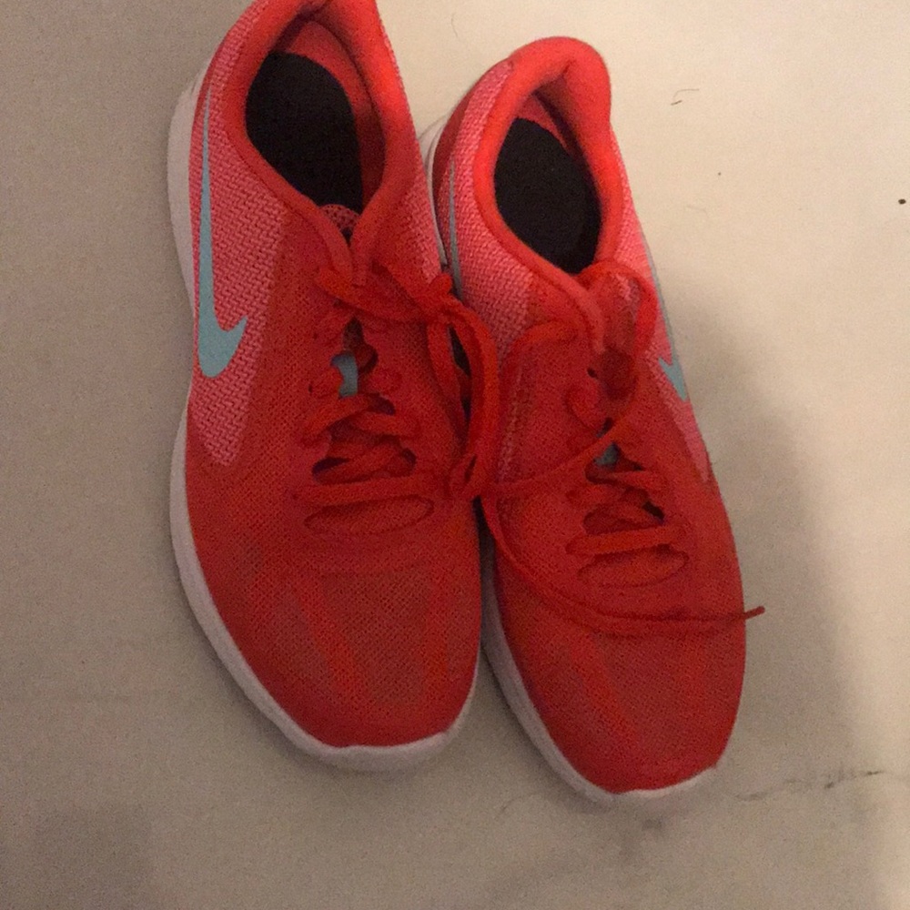 Pink size 6 Nike women sports wear